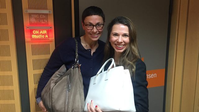 Frauen und ihre Handtaschen